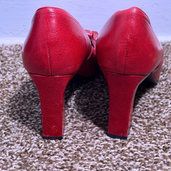 Naturalizer Red Leather Fringe Loafer Heels Pumps Women's Size 8 Brogue Detail - Picture 5 of 9